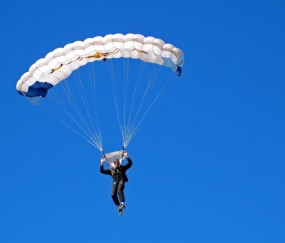 开云网页版-F1街道赛焦点战，黄蜂掀翻山西队，一场跨越时空的体育狂想