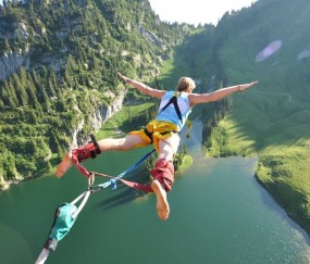 开云官网-范戴克铁闸破门定乾坤，葡萄牙末节风暴逆转伊比利亚德比