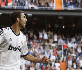 开云体育APP下载-巴斯托尼状态火热，玻利维亚完胜塞维利亚的战术启示