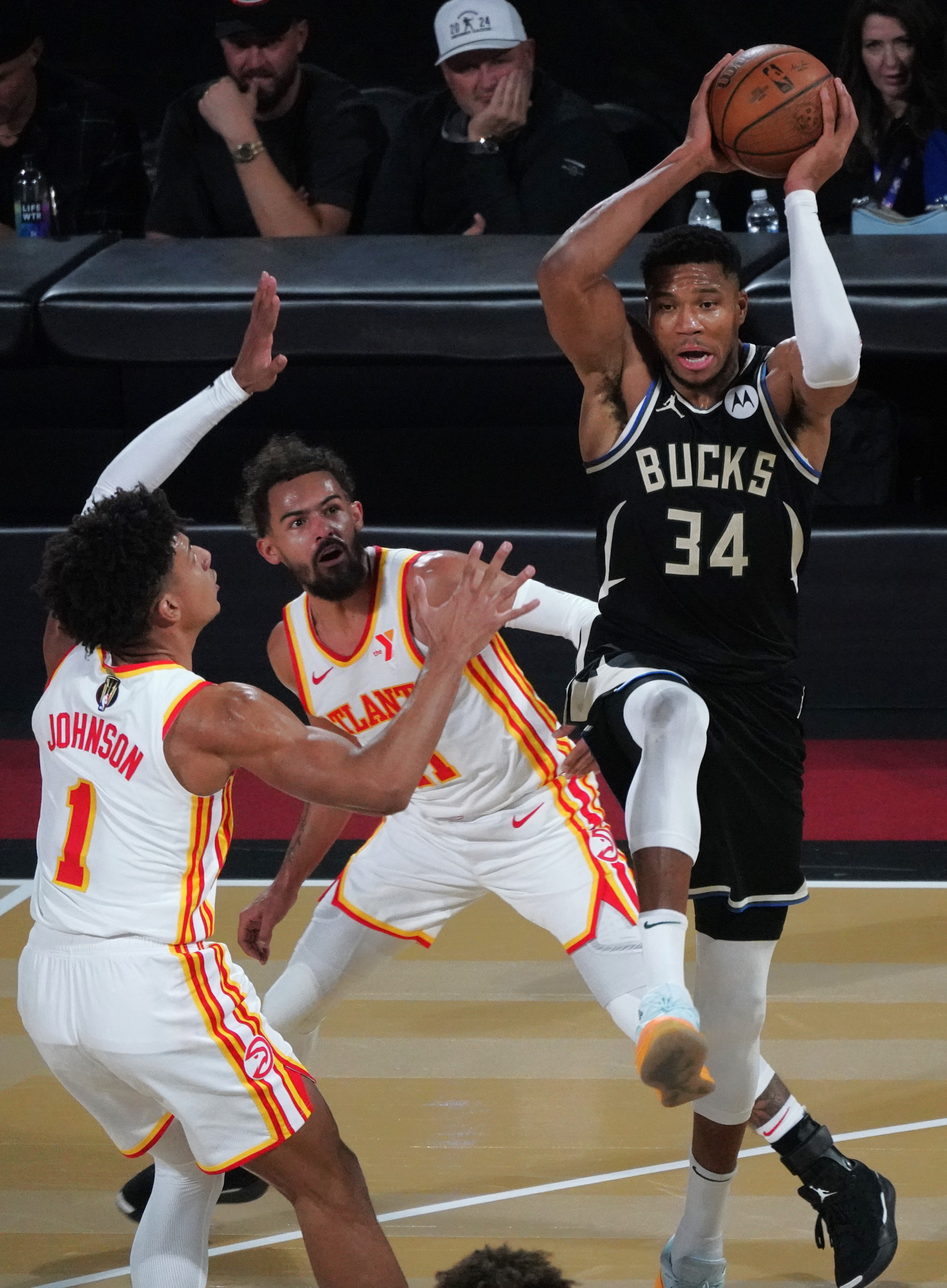 国王鏖战马刺,锡安状态火热 国王鏖战马刺,锡安状态火热