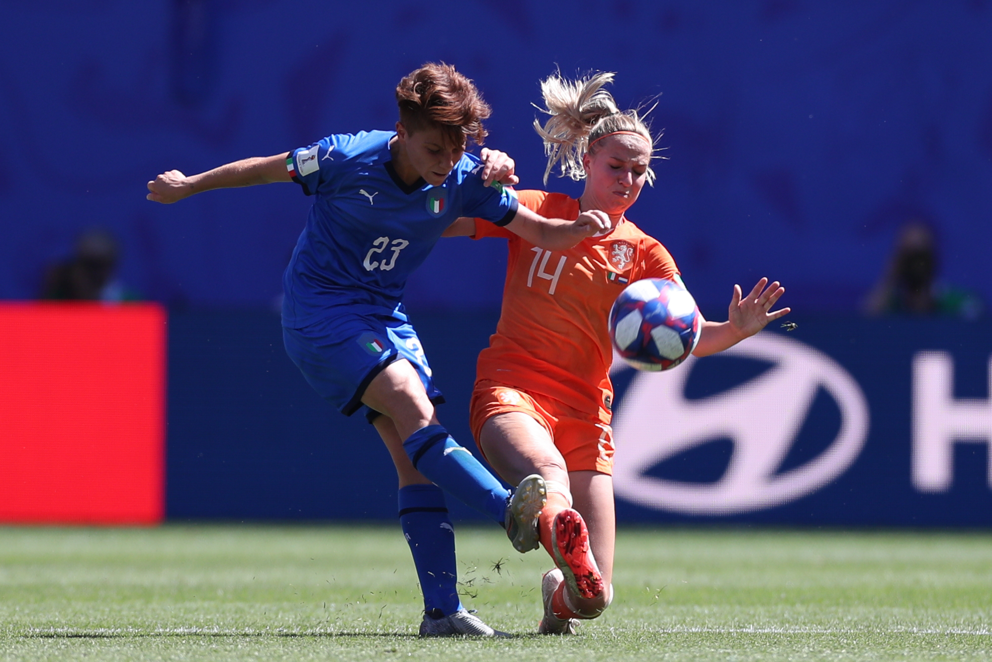 瓦朗谢纳将对决里昂，硬碰硬的对决