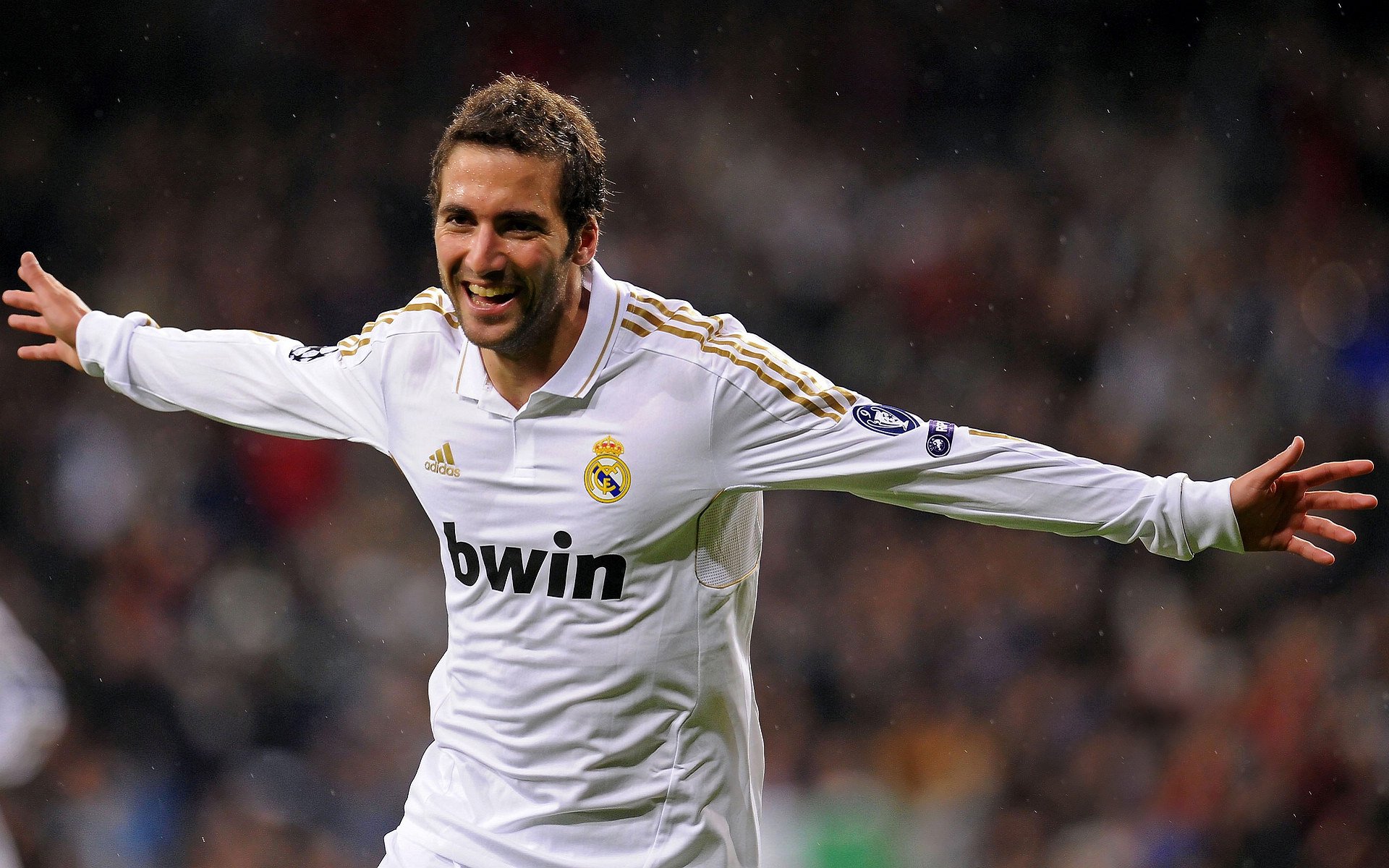 欧冠决赛之夜，乔治的全程高能输出，一场定义传奇的表演