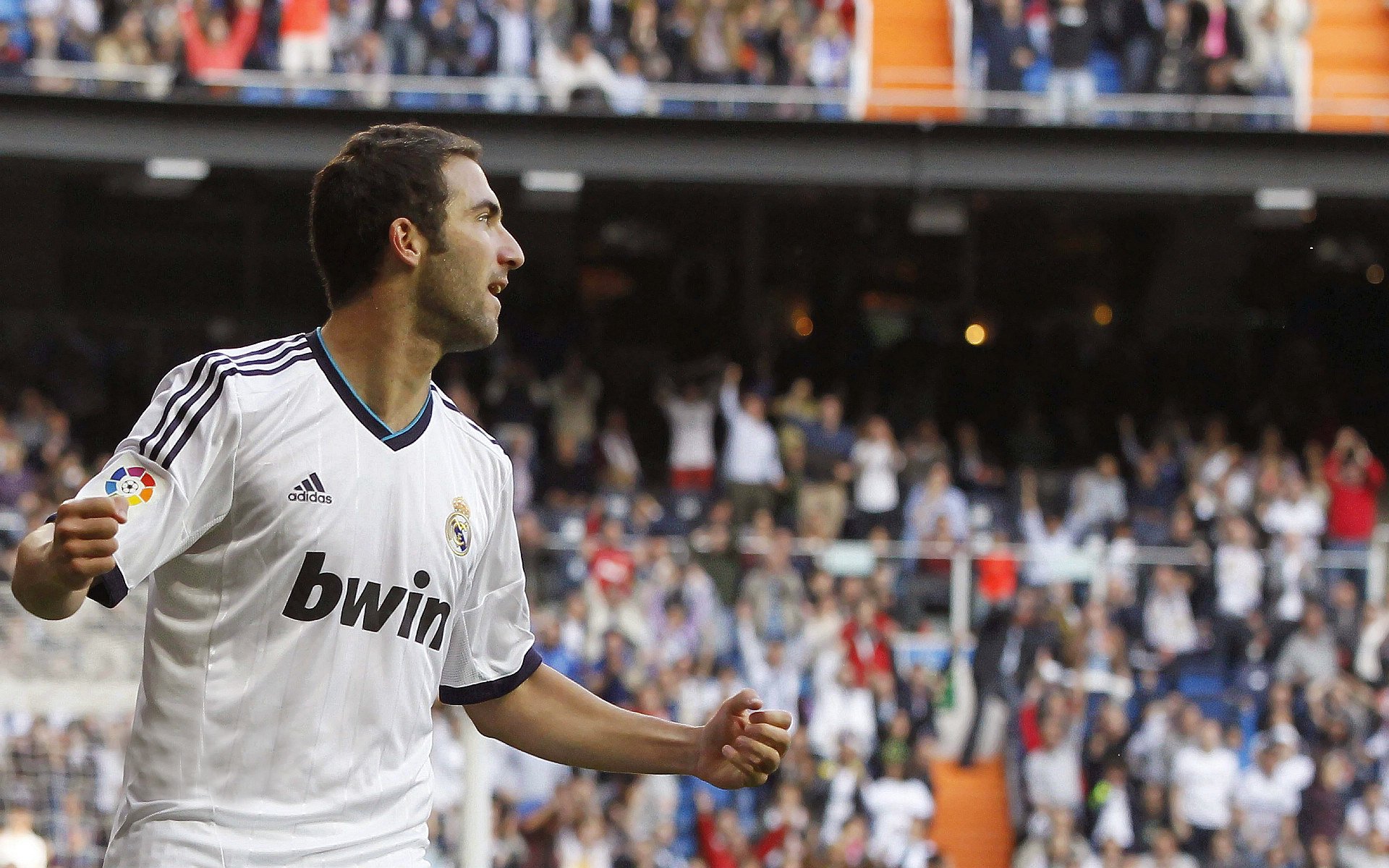 巴斯托尼状态火热，玻利维亚完胜塞维利亚的战术启示